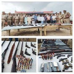 कौशांबी 26 मार्च*भारी पुलिस बल के साथ सर्च अभियान चलाया गया, जिसमें कुल 9 व्यक्तियों को हिरासत मे लिया गया