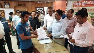 लखनऊ 29 मार्च* लखनऊ विकास प्राधिकरण में सात मृतक आश्रितों को सेवायोजित किया गया।