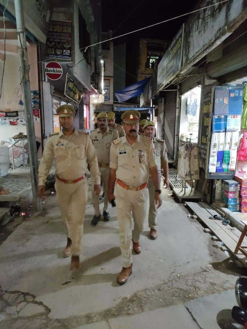 अयोध्या 30 अप्रैल *पैदल गश्त व चैकिंग"