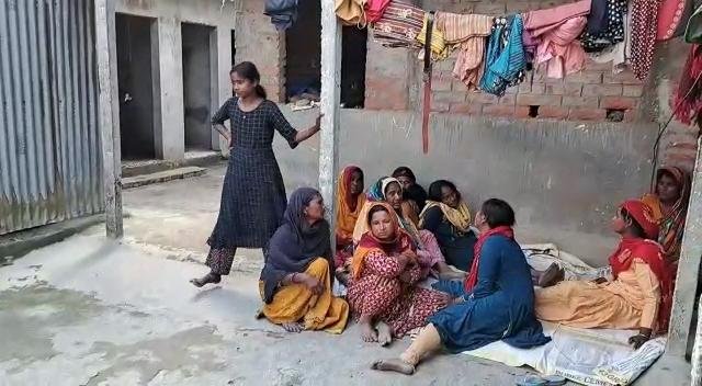 भागलपुर02अप्रैल*शीतलकुची में बीएसएफ की 'पिटाई' में एक शख्स की मौत हो गई। सनसनीखेज इलाके में।