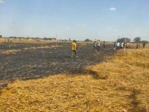 कौशांबी 03 मार्च*शार्ट सर्किट से खेत में लगी आग, गेहूं की खड़ी फसल जलकर हुई राख* कौशांबी 03 मार्च*शार्ट सर्किट से खेत में लगी आग, गेहूं की खड़ी फसल जलकर हुई राख*