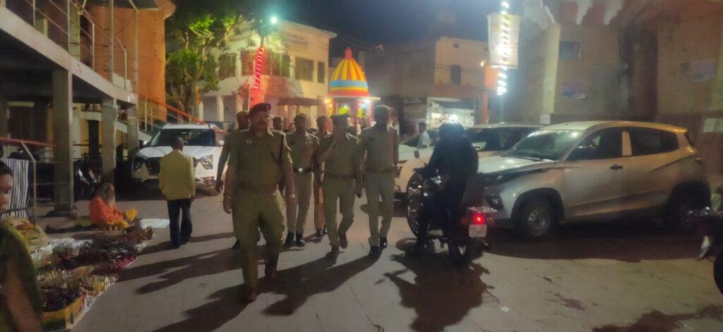 चित्रकूट03अप्रैल*अपर पुलिस अधीक्षक के नेतृत्व में पुलिस टीम ने सीतापुर एवं रामघाट में किया पैदल गस्त* चित्रकूट03अप्रैल*अपर पुलिस अधीक्षक के नेतृत्व में पुलिस टीम ने सीतापुर एवं रामघाट में किया पैदल गस्त*