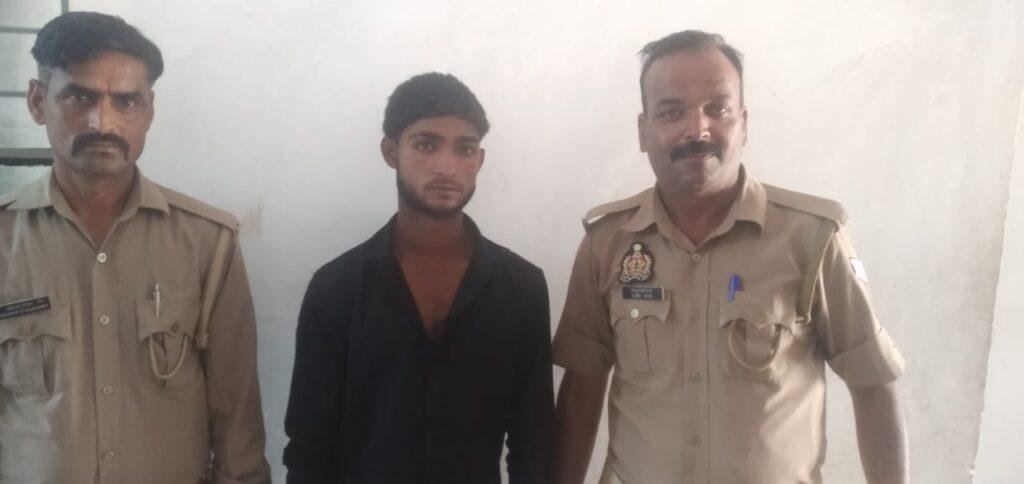 मथुरा04अप्रैल* जीरो ड्रग्स अभियान के तहत 160 ग्राम अल्प्राजोलम (नशीला पाऊडर) के साथ एक अभियुक्त को किया गिरफ्तार ।*