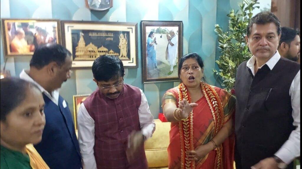 कानपुर04अप्रैल*औद्योगिक विकास मंत्री नंद गोपाल नंदी पहुंचे कानपुर।*