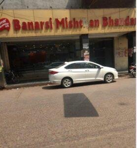 कानपुर ब्रेकिंग, कानपुर 4 अप्रैल *शहर के प्रतिष्ठित *बनारसी लड्डू* व साउथ एक्स के मालिक के खिलाफ गंभीर धाराओं में मुकदमा,