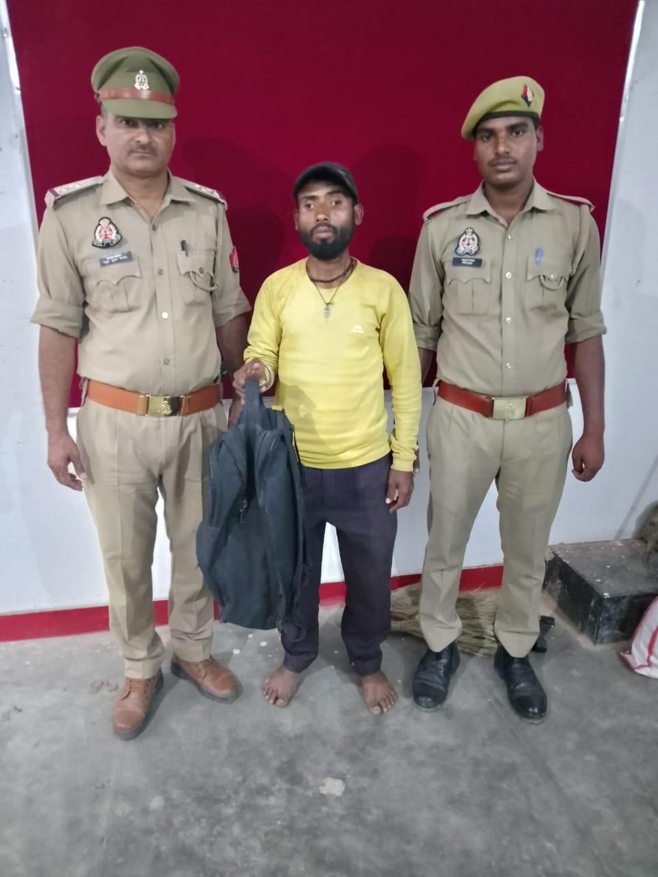 चित्रकूट 4 अप्रैल*थाना पहाड़ी पुलिस ने एक अभियुक्त को 18 क्वार्टर देशी शराब के साथ किया गिरफ्तार*