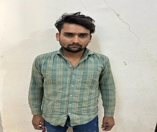 मथुरा04अप्रैल*थाना गोवर्धन क्षेत्र में पुलिस मुठभेड के दौरान एक नफर साइबर अपराधी को किया गया गिरफ्तार