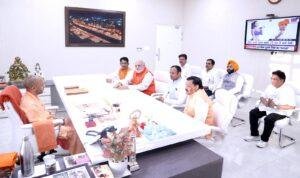 कानपुर04अप्रैल*अग्निकांड प्रभावित पीड़ित व्यापारियों का प्रतिनिधि मंडल मुख्यमंत्री से मिला।