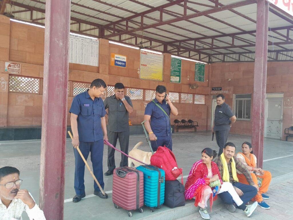 मथुरा05अप्रैल*चैकिंग - श्री कीर्ति मंदिर व बस स्टैण्ड बरसाना*