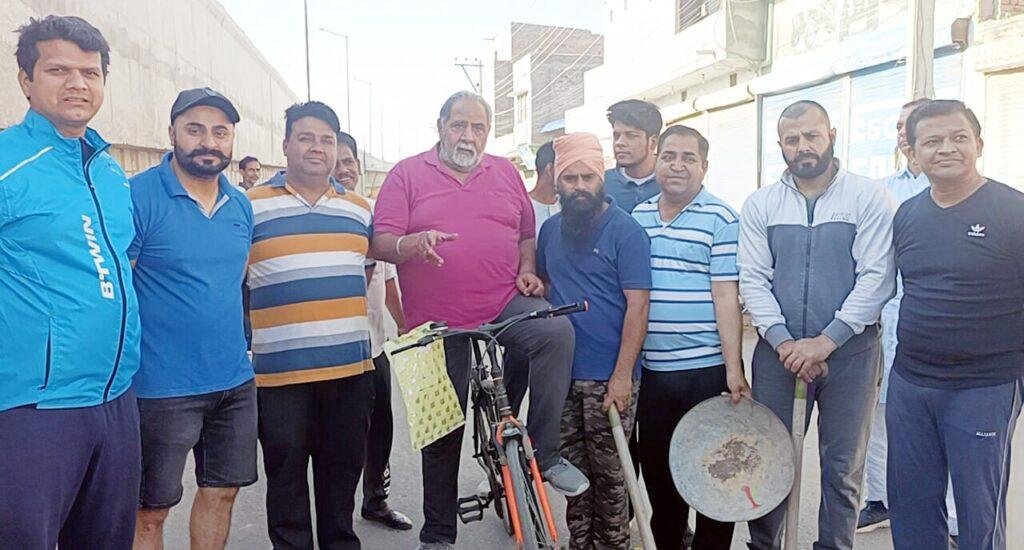 पंजाब08अप्रैल*सिंगल यूज प्लास्टिक का प्रयोग बंद करें शहरवासी : मेयर विमल ठठई