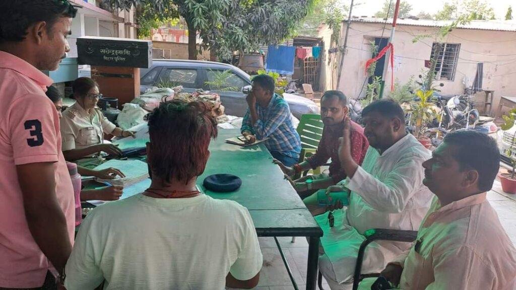 पटना बिहार10अप्रैल*चिराग पासवान पहुंचे अग्निपीड़ितों के घर।