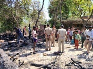 रायबरेली10अप्रैल*खाना बनाते समय छप्पर में लगी आग से तीन परिवारों के घर की पूरी गृहस्थी जलकर खाक
