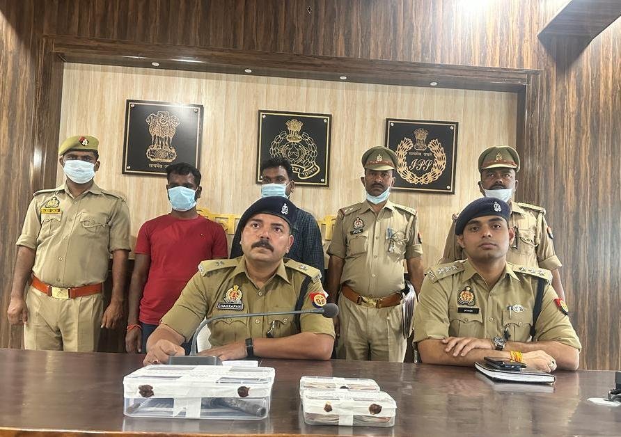 चित्रकूट14अप्रैल*एटीएम फ्रॉड की 02 घटनाओं का खुलाशा, एटीएम फ्रॉड करने वाले 02 अन्तर्राज्यीय अभियुक्त गिरफ्तार*