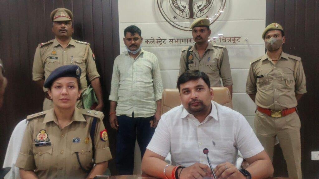 चित्रकूट15अप्रैल*चित्रकूट पुलिस लोकेशन गैंग का एक सदस्य गिरफ्तार*01 अदद मल्टीमीडिया फोन बरामद* चित्रकूट15अप्रैल*चित्रकूट पुलिस लोकेशन गैंग का एक सदस्य गिरफ्तार*01 अदद मल्टीमीडिया फोन बरामद*