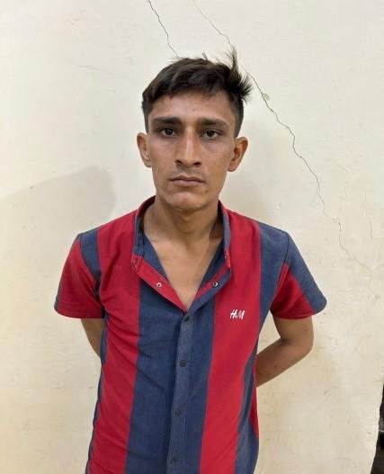 मथुरा 16 अप्रैल*थाना गोवर्धन पुलिस द्वारा एक अभियुक्त को मय 250 ग्राम अवैध नशीला पाउडर के किया गिरफ्तार, भेजा जेल।* मथुरा 16 अप्रैल*थाना गोवर्धन पुलिस द्वारा एक अभियुक्त को मय 250 ग्राम अवैध नशीला पाउडर के किया गिरफ्तार, भेजा जेल।*