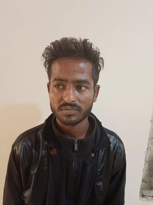 मथुरा18अप्रैल *थाना गोवर्धन पुलिस द्वारा एक नफर अभियुक्त को मय चोरी किये हुए मोबाइल के साथ किया गिरफ्तार-*