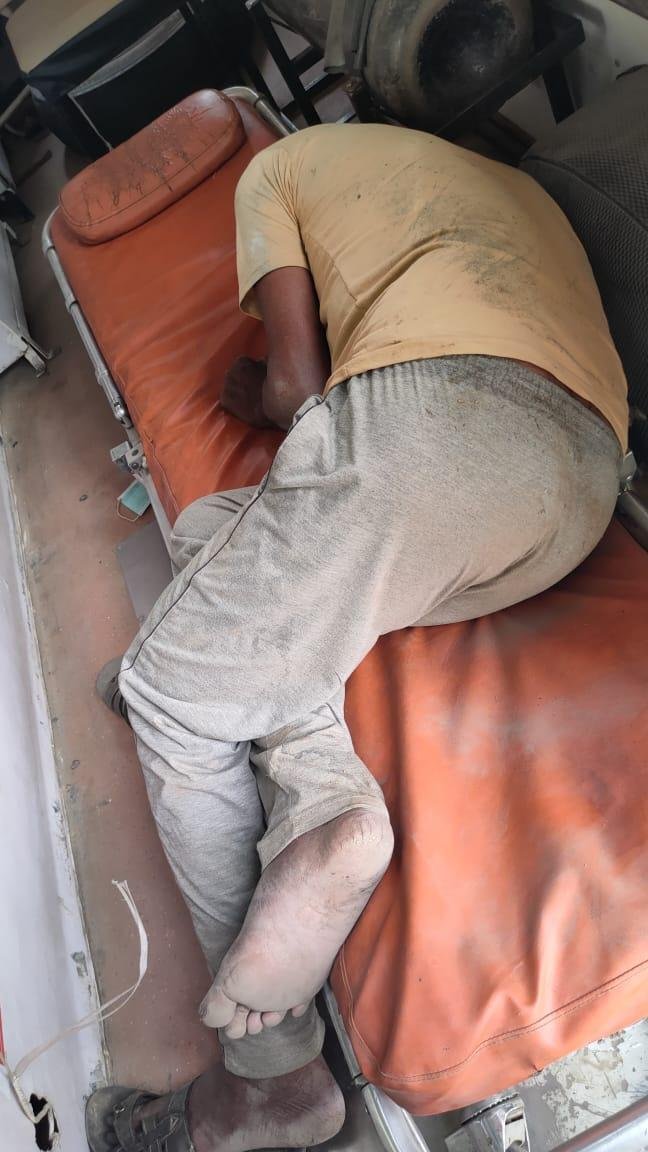 कानपुर20अप्रैल*बेहोश लावारिस व्यक्ति को कल्याणपुर के सरकारी अस्पताल में भर्ती कराया गया