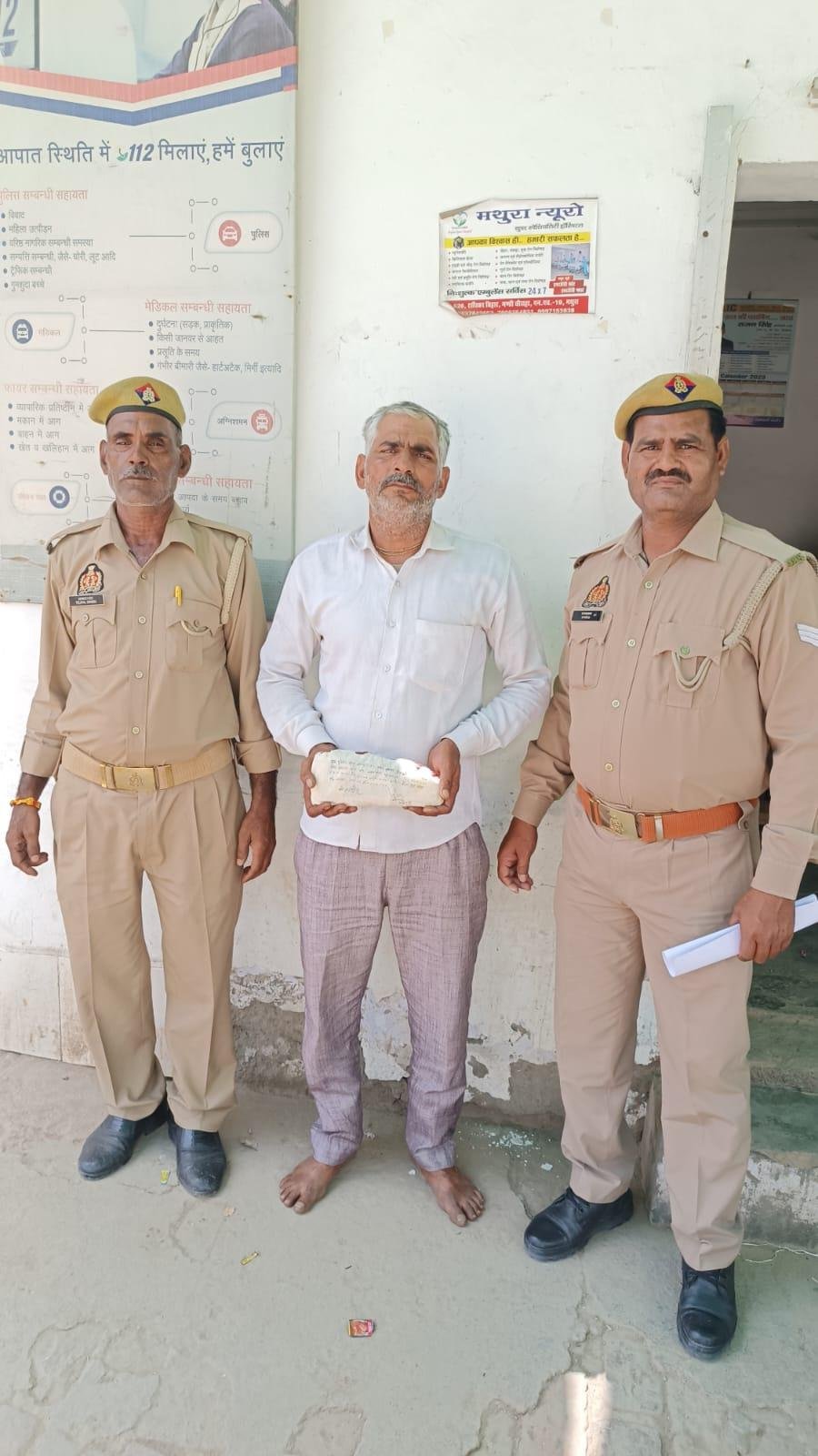 मथुरा20अप्रैल*थाना जैत पुलिस द्वारा एक नफर अभियुक्त को एक अदद तमन्चा के साथ किया गिरफ्तार भेजा जेल।* मथुरा20अप्रैल*थाना जैत पुलिस द्वारा एक नफर अभियुक्त को एक अदद तमन्चा के साथ किया गिरफ्तार भेजा जेल।*