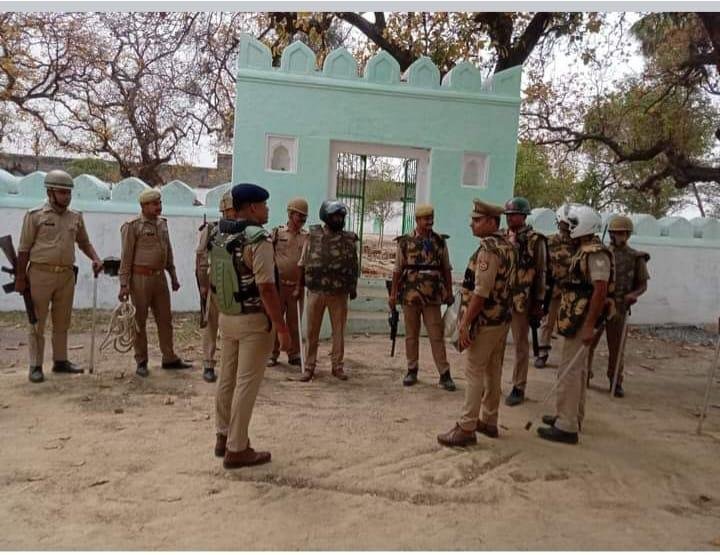 कौशाम्बी20अप्रैल*पुलिस बल द्वारा व्यापक पैमाने पर सुरक्षा व्यवस्था ड्यूटी का रिहर्सल किया गया।