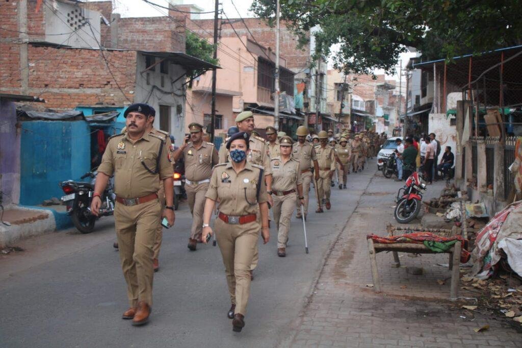 चित्रकूट20अप्रैल*अलविदा नवाज,ईद उल फितर के दृष्टिगत पुलिस अधीक्षक ने थाना कोतवाली अंतर्गत फ्लैग मार्च किया गया