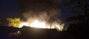 भागलपुर20अप्रैल*एयरपोर्ट के पास लगी भीषण आग, सिलेंडर ब्लास्ट बताई जा रही वजह। भागलपुर20अप्रैल*एयरपोर्ट के पास लगी भीषण आग, सिलेंडर ब्लास्ट बताई जा रही वजह।