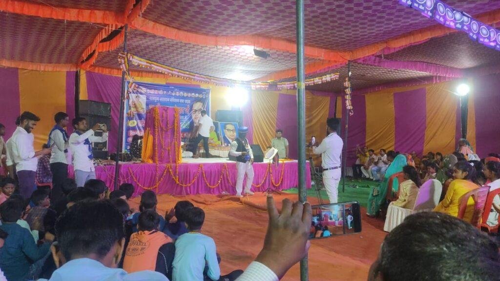 कानपुर20अप्रैल*अम्बेडकर जयंती समारोह एवं विचार गोष्टी का भव्य गीत का आयोजन चल रहा है।