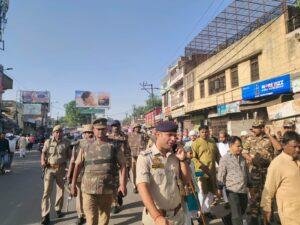मथुरा22अप्रैल*पुलिस अधीक्षक ने थाना गोविन्द नगर स्थित डीग गेट पर सुरक्षा व्यवस्था का जायजा लिया।