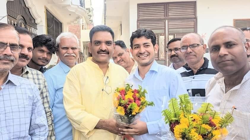 कन्नौज22अप्रैल*डिप्टी एसपी बने मयंक त्रिपाठी को मंत्री देंगे स्टार कन्नौज22अप्रैल*डिप्टी एसपी बने मयंक त्रिपाठी को मंत्री देंगे स्टार