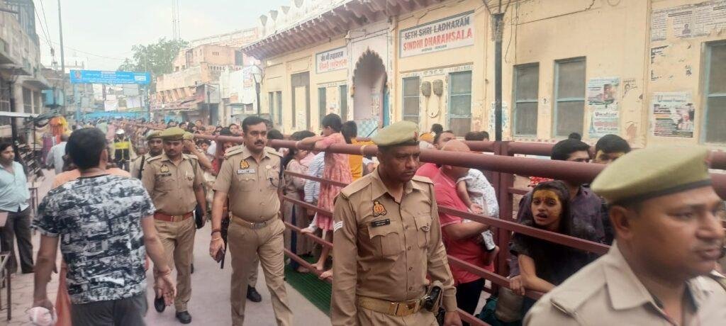 मथुरा23अप्रैल*पैदल गश्त श्रीबांके बिहारी जी मन्दिर, वृन्दावन* मथुरा23अप्रैल*पैदल गश्त श्रीबांके बिहारी जी मन्दिर, वृन्दावन*