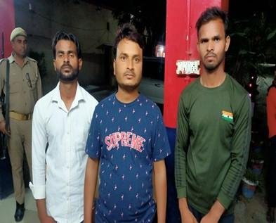 मथुरा23अप्रैल*थाना मगोर्रा पुलिस द्वारा सट्टे की खाईबाडी करते हुए, 03 अभियुक्तगण को मय मालफड़ के किया गिरफ्तार।* मथुरा23अप्रैल*थाना मगोर्रा पुलिस द्वारा सट्टे की खाईबाडी करते हुए, 03 अभियुक्तगण को मय मालफड़ के किया गिरफ्तार।*