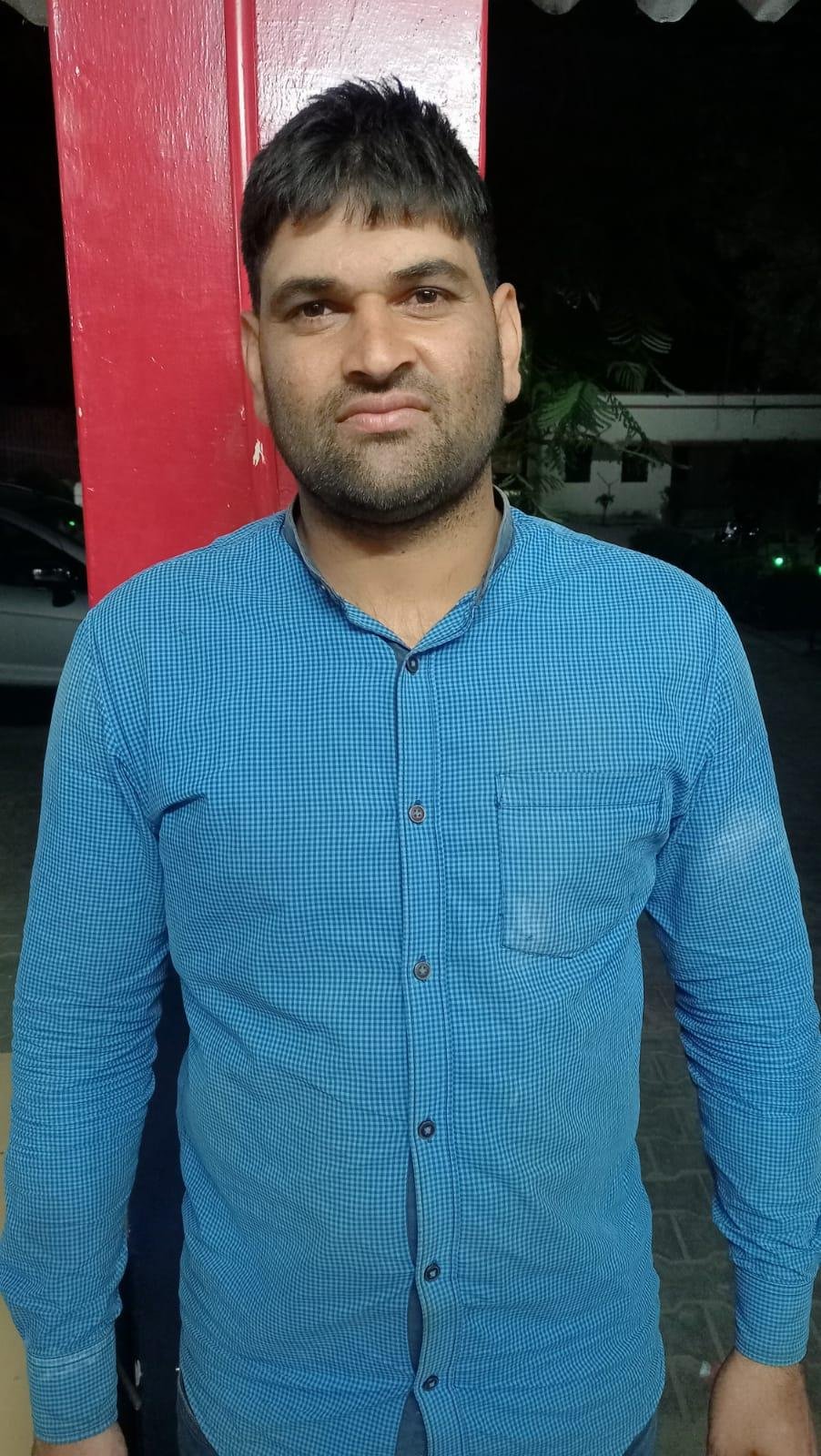 मथुरा23अप्रैल*थाना मगोर्रा पुलिस द्वारा 01 नफर अभियुक्तगण को मय 26 क्वार्टर अवैध देशी शराब के साथ किया गिरफ्तार ।*