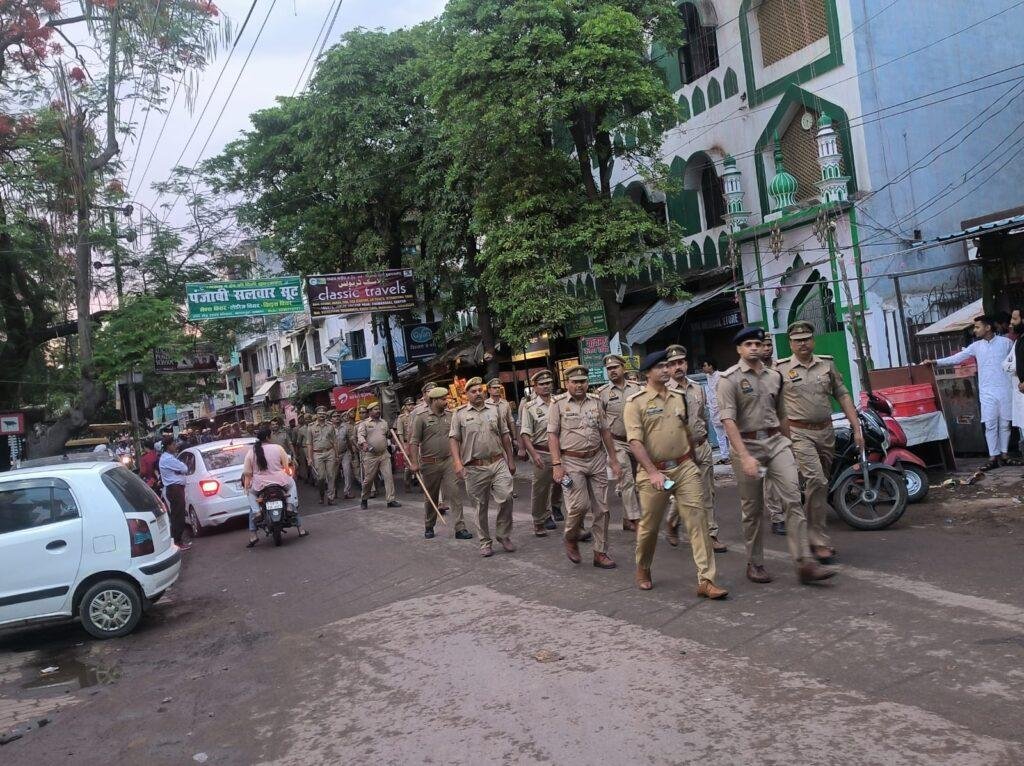 कानपुर23अप्रैल*निकाय चुनाव को दृष्टिगत रखते हुए फ्लैग मार्च किया गया। कानपुर23अप्रैल*निकाय चुनाव को दृष्टिगत रखते हुए फ्लैग मार्च किया गया।
