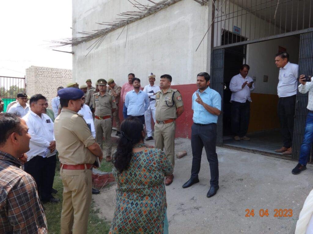 मथुरा24अप्रैल *निरीक्षण- मतगणना स्थल/स्ट्रांग रूम, महावन* मथुरा24अप्रैल *निरीक्षण- मतगणना स्थल/स्ट्रांग रूम, महावन*