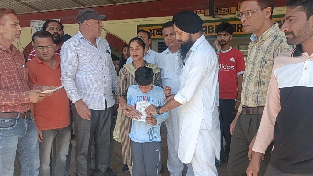 पंजाब24अप्रैल*समाजसेवी विपन शर्मा ने 18 दिव्यांगों को बांटे रेलवे पास