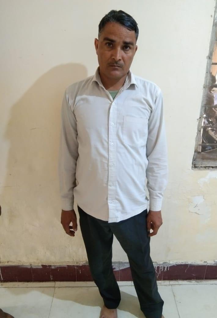 मथुरा25अप्रैल*थाना गोवर्धन पुलिस द्वारा गैंगस्टर के अभियोग में वांछित चल रहे एक नफर अभियुक्त को किया गिरफ्तार।*