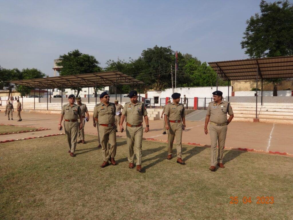 मथुरा25अप्रैल: *निरीक्षण - पुलिस लाइन मथुरा* मथुरा25अप्रैल: *निरीक्षण - पुलिस लाइन मथुरा*