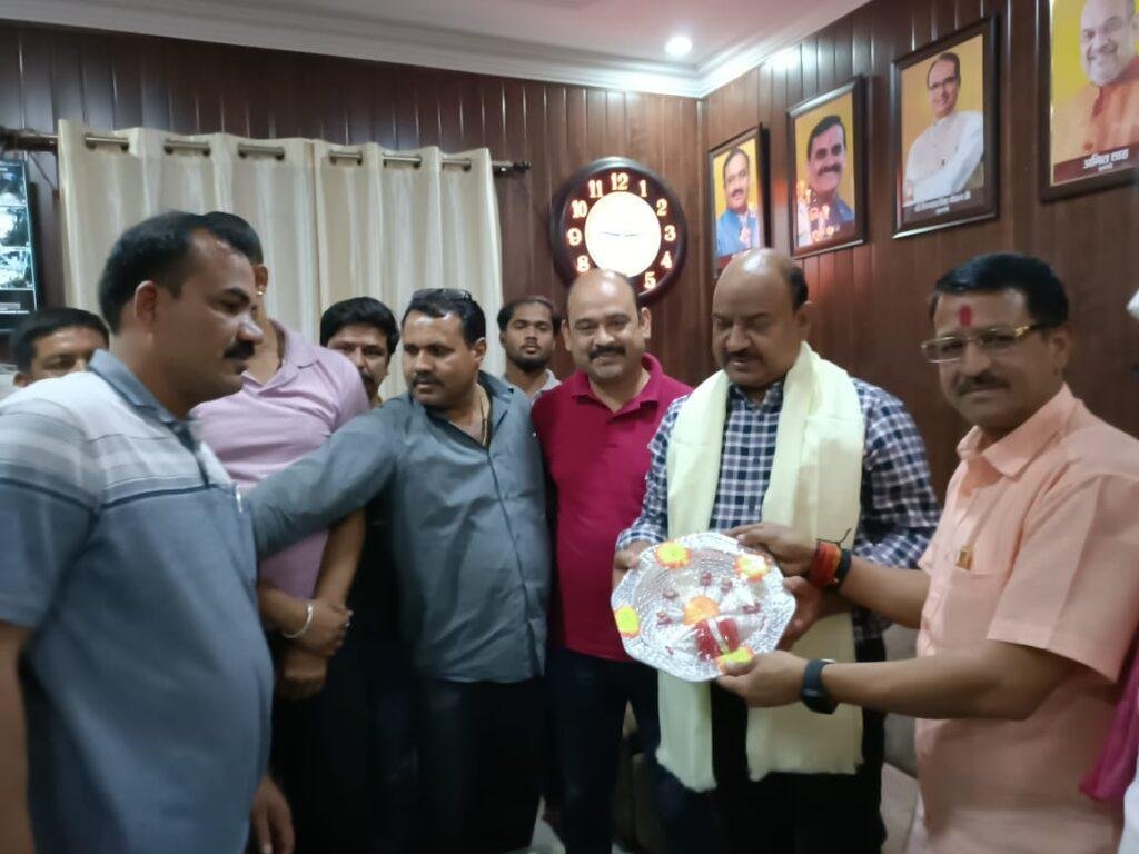 छतरपुर25अप्रैल*अपर आयुक्त नगरीय प्रशासन एवं विकास मध्य प्रदेश ने किया नगरपालिका नौगांव का निरीक्षण,