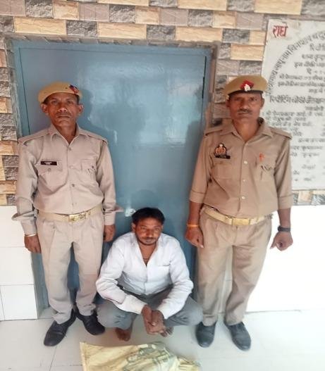 मथुरा25अप्रैल*थाना जैत पुलिस द्वारा एक नफर अभियुक्त को मय 25 पौव्वा देशी शराब के साथ किया गिरफ्तार भेजा जेल।*