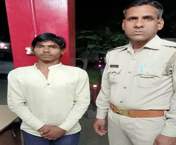 मथुरा25अप्रैल*थाना मगोर्रा पुलिस द्वारा 01 नफऱ अभियुक्त को मय अवैध देशी शराब के साथ किया गिरफ्तार ।* मथुरा25अप्रैल*थाना मगोर्रा पुलिस द्वारा 01 नफऱ अभियुक्त को मय अवैध देशी शराब के साथ किया गिरफ्तार ।*