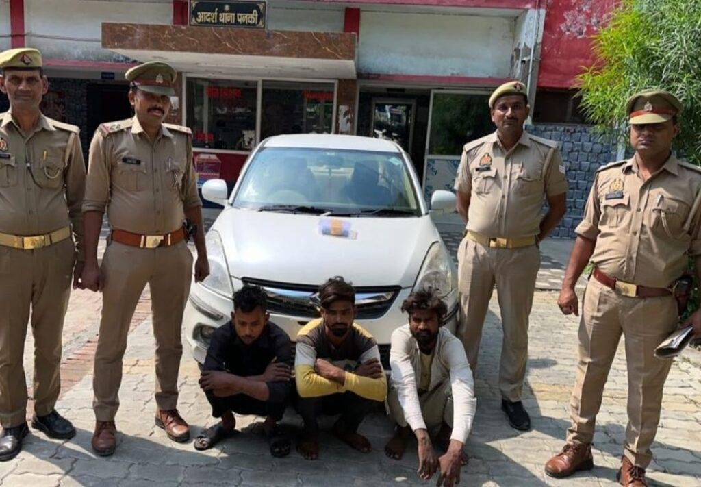 कानपुर25अप्रैल*चोरी की गाड़ी व मोबाइल के साथ 3 अभियुक्त हुए गिरफ्तार*