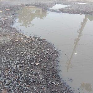 कानपुर26अप्रैल**जल निगम की लापरवाही के कारण सड़क हुई तालाब युक्त*