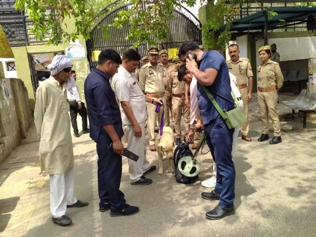 मथुरा26अप्रैल*चैकिंग- माननीय न्यायालय परिसर* मथुरा26अप्रैल*चैकिंग- माननीय न्यायालय परिसर*