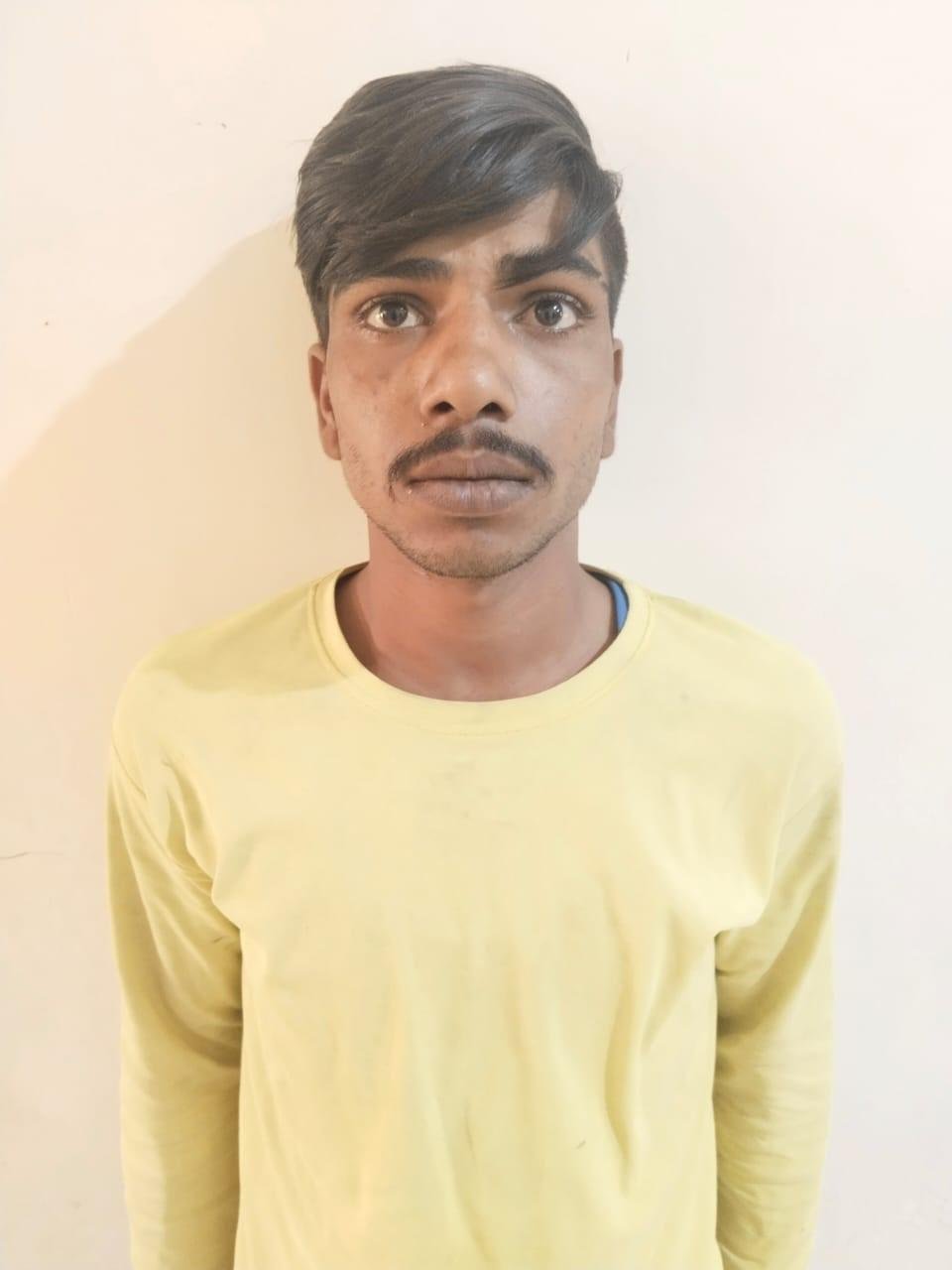 मथुरा26अप्रैल*.315 बोर मय एक जिन्दा व एक खोखा कारतूस .315 बोर बरामद किया गया