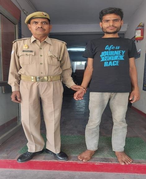 मथुरा27अप्रैल*थाना जमुनापार पुलिस द्वारा 01 वारण्टी अभियुक्त को गिरफ्तार कर जेल भेजा गया ।*