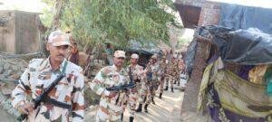 कौशाम्बी27अप्रैल*21 हिस्ट्रीशीटर वाले गाँव की पुलिस ने की घेराबंदी-