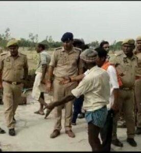 कौशाम्बी28अप्रैल*छत पर सो रहे अधेड़ की सरिया से गोद कर हुई हत्या*