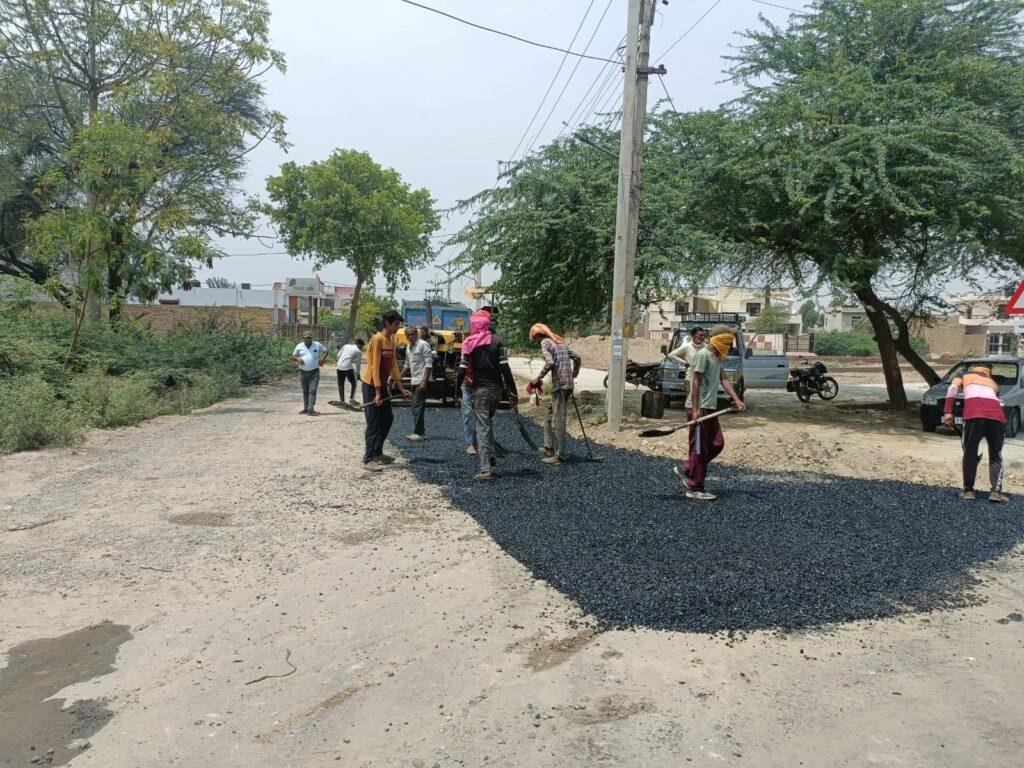 पंजाब28अप्रैल*सीतो बाईपास डीएवी बैक साईड रोड का निर्माण कार्य शुरू