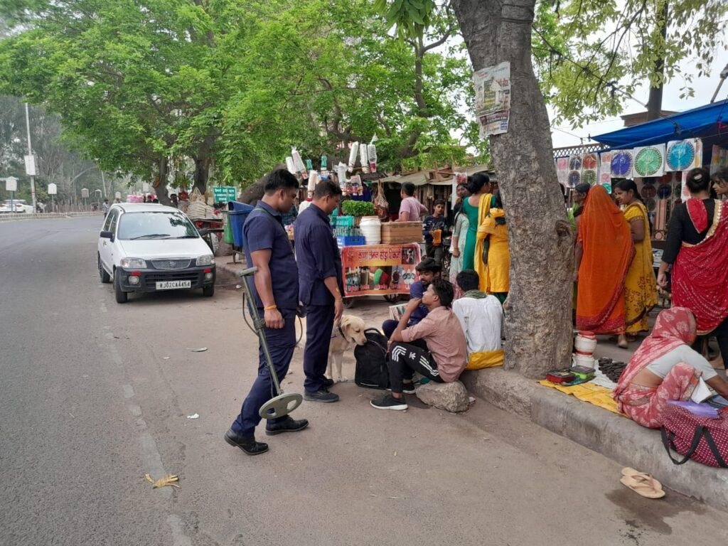 मथुरा28अप्रैल*थाना सुरीर पुलिस द्वारा 02 वारण्टी अभियुक्तगण को किया गिरफ्तार ।*
