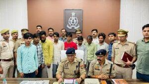 मथुरा28अप्रैल*“पहचान वाला बनकर” बैंक खातो से ऑनलाइन ठगी करने वाले आठ नफर अभियुक्त गिरफ्तार।