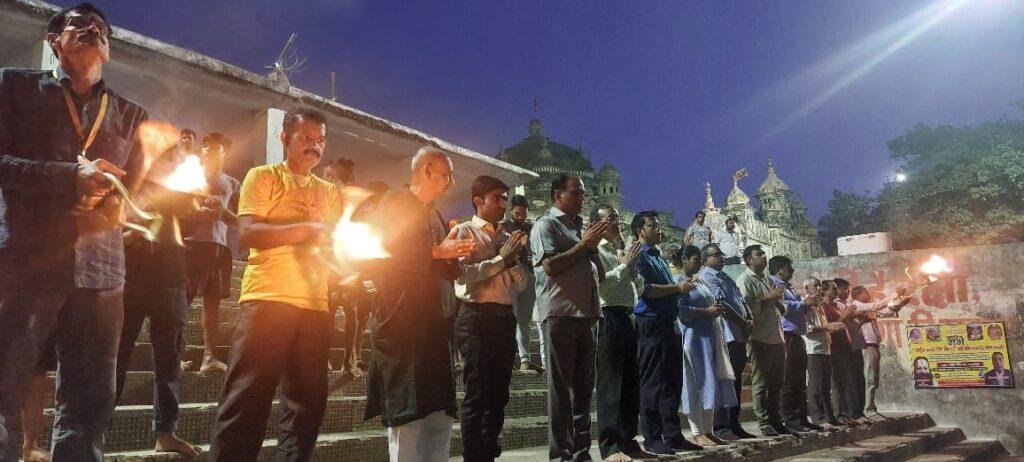भागलपुर28अप्रैल*बरारी सीढ़ी घाट में नमामि गंगे के महानिदेशक ने की गंगा आरती*